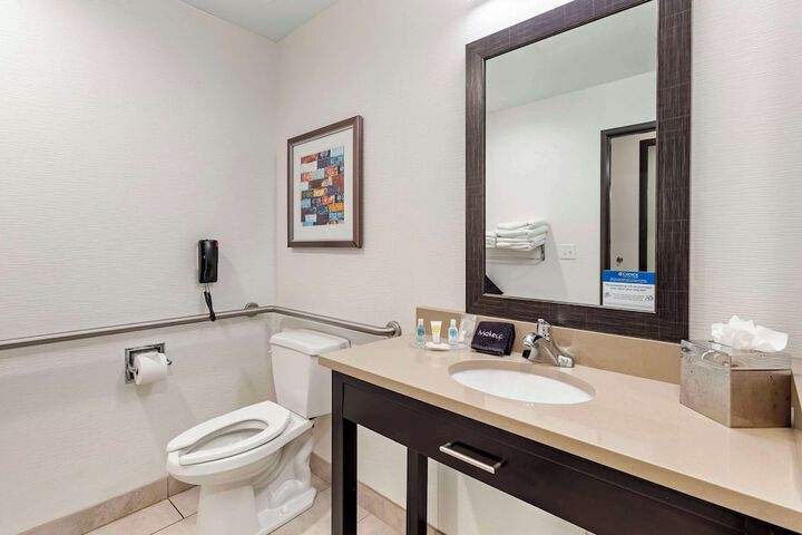 Comfort Inn & Suites Brighton Denver NE Medical Center