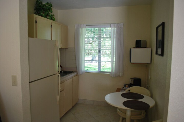 Mar Bay Motel & Suites