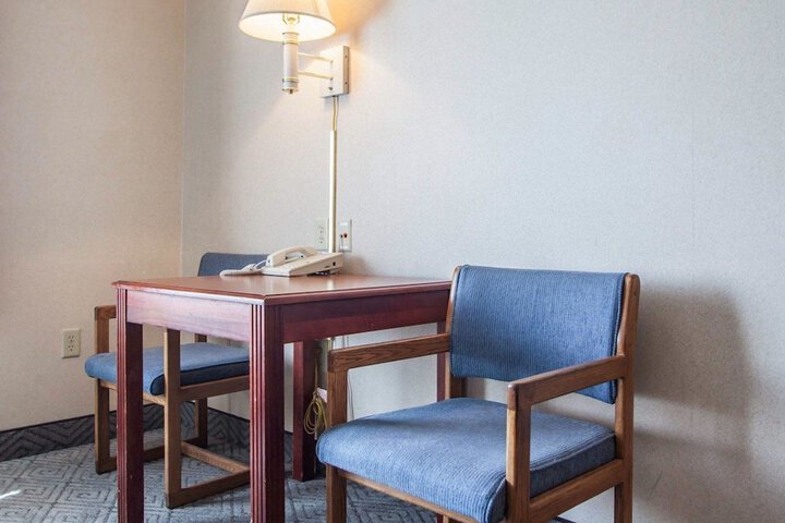 Room 6 of 19