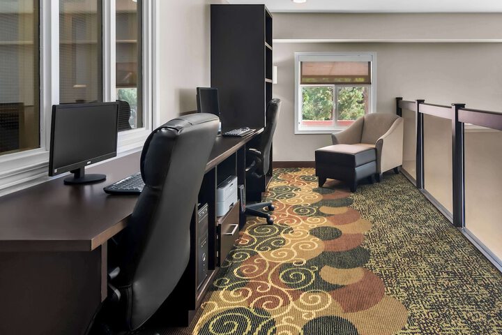 Business Center 47 of 47