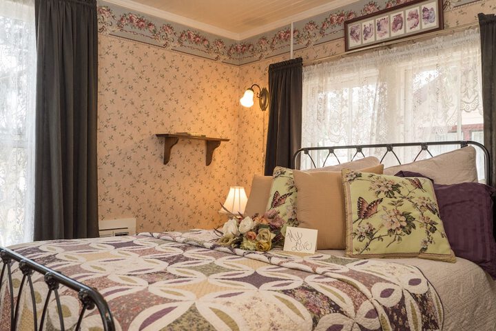 Room 33 of 48