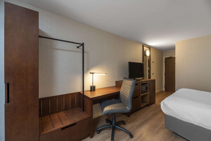 Room 31 of 49