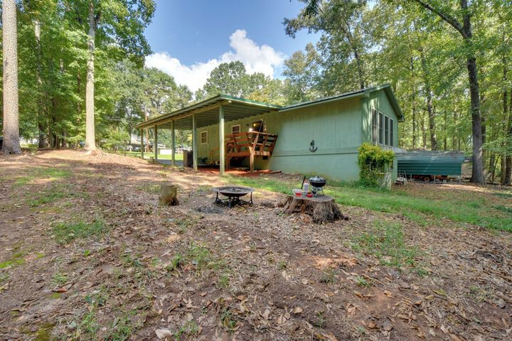 Peaceful Lake Hartwell Gem w / Boat Dock