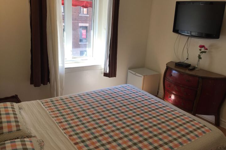 Room 33 of 71