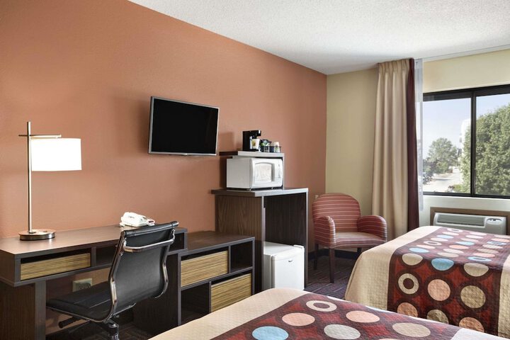 Room 8 of 16