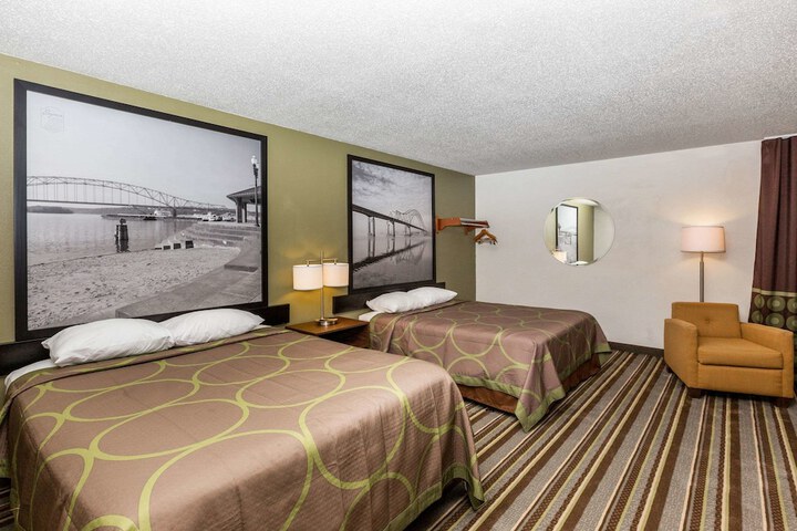 Room 8 of 17