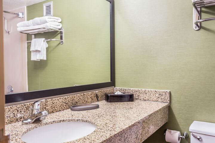 EverSpring Inn & Suites