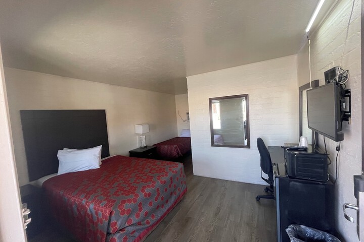 Room 6 of 16