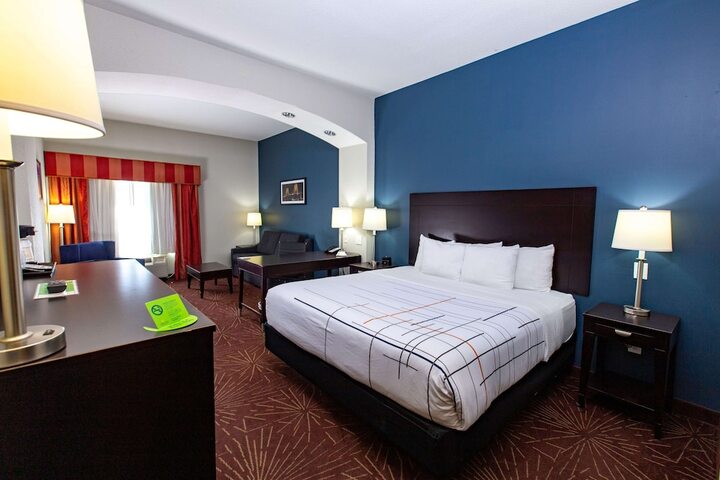 Room 33 of 61