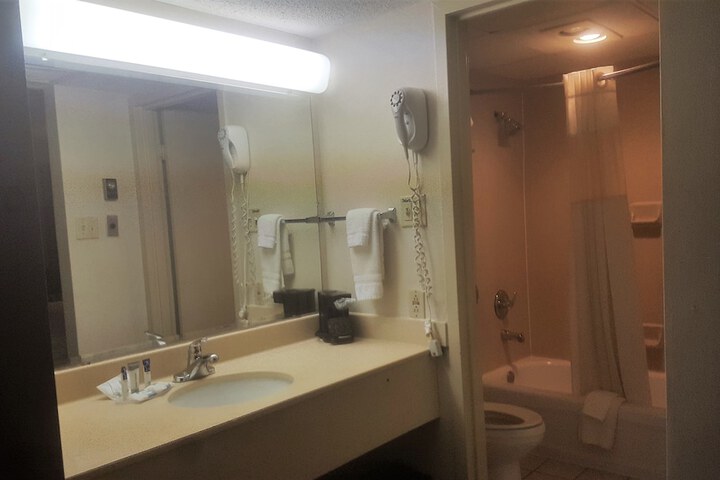 Salina Ambassador Hotel and Conference Center