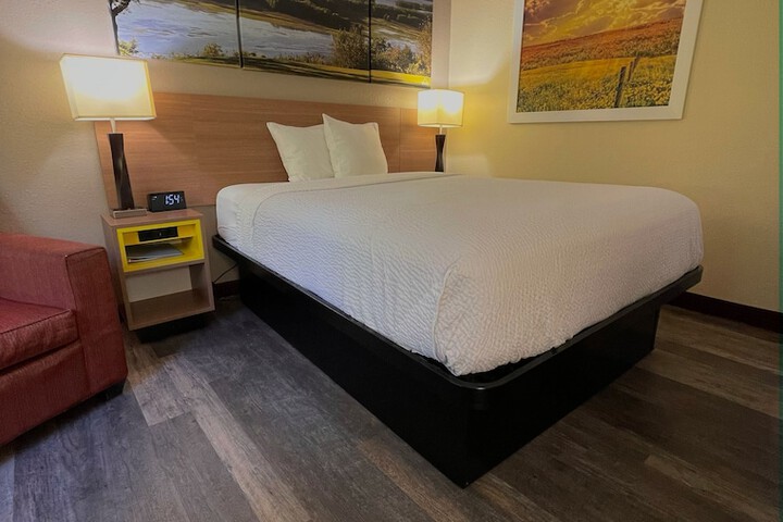 Room 27 of 28