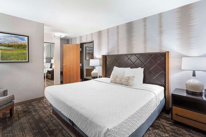 Room 28 of 37
