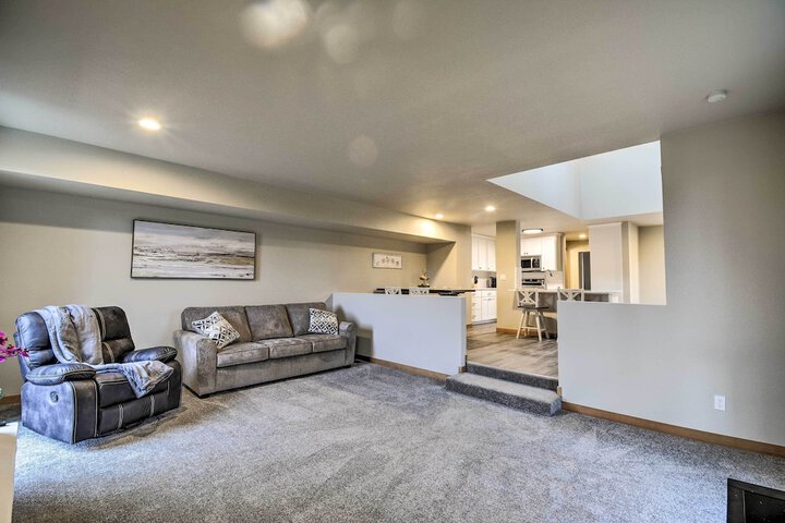 Luxurious Tacoma Retreat w / Quartz Countertops!
