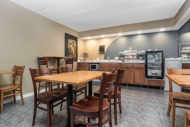AmericInn by Wyndham Lake City