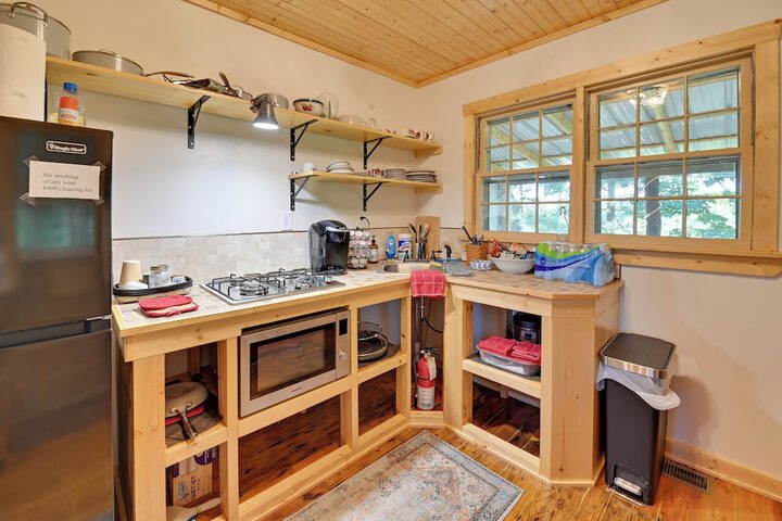 Cozy Beattyville Cabin w / Fire Pit
