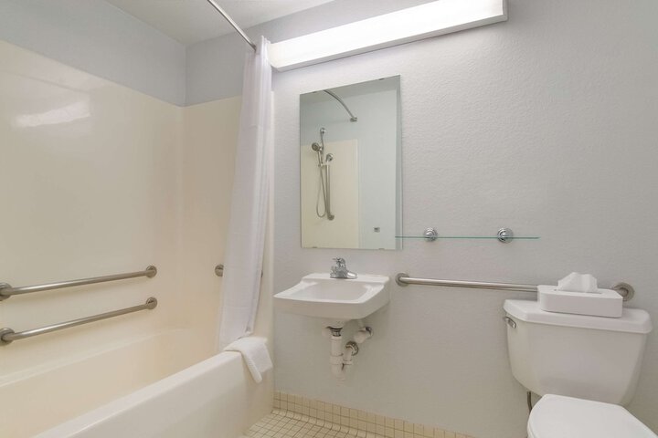 Room 14 of 32