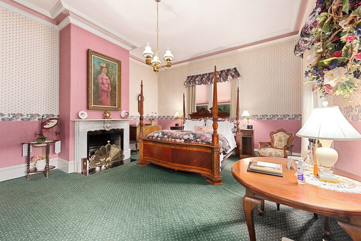 Room 43 of 84