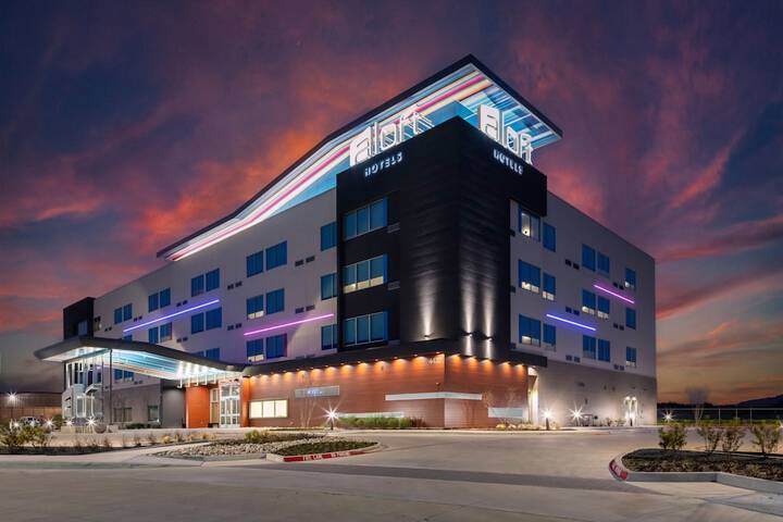Aloft by Marriott Dallas Arlington South