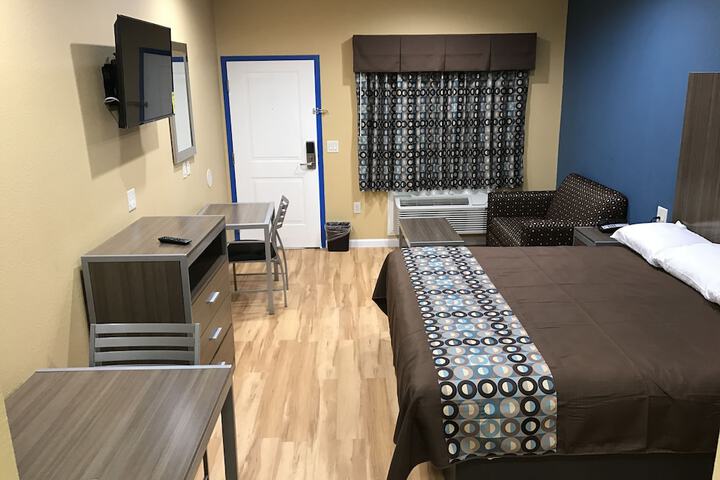 Room 16 of 42