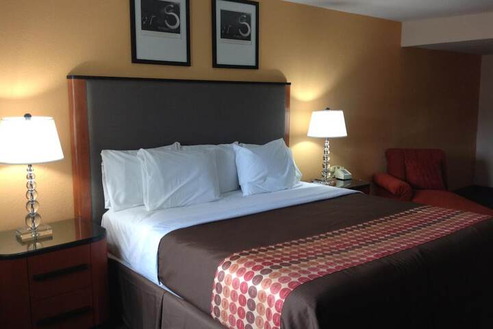 Media Inn and Suites