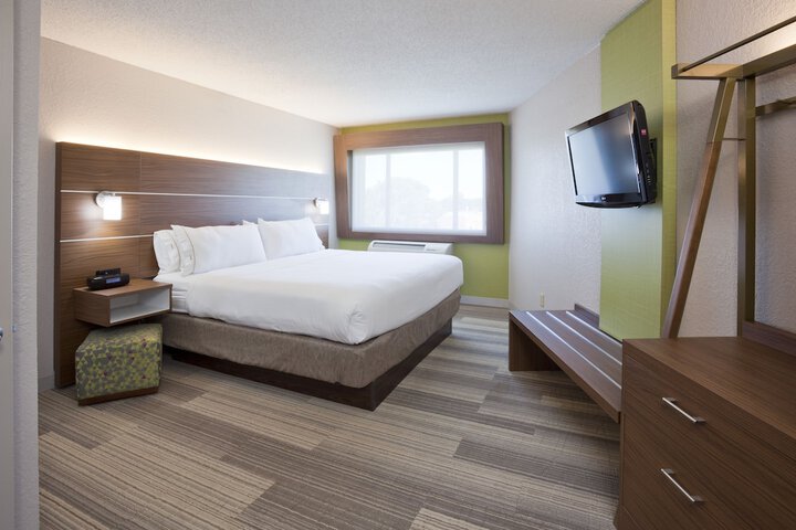 Room 17 of 36
