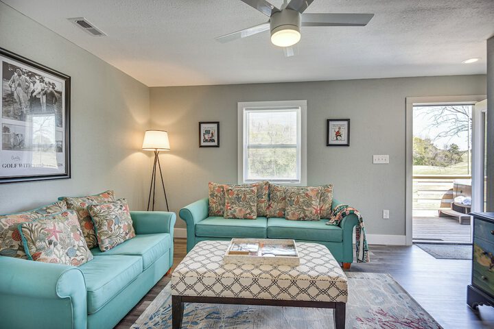 Kitty Hawk Apartment w / Hot Tub - 1 Mi to Beach!