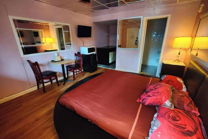 Room 11 of 25