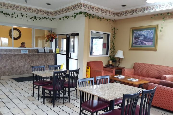 Red Lion Inn & Suites Caseyville