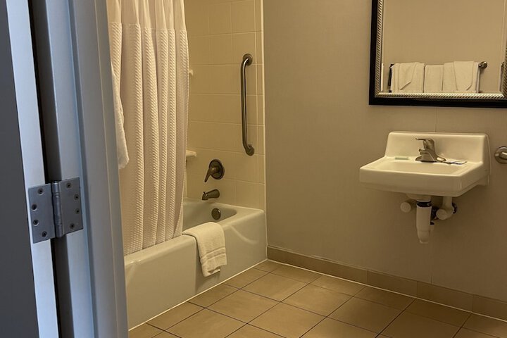 Room 25 of 38