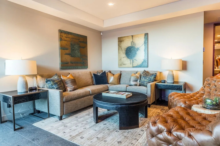 Luxury Service King Suite in Private Daily Hk 1 Bedroom Apts