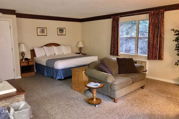 Room 16 of 38