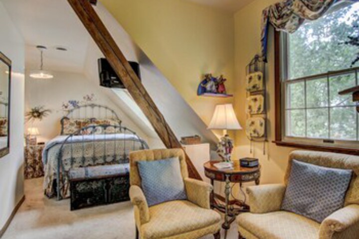 James Mulvey Carriage House Inn