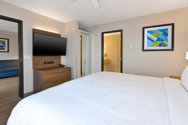 Holiday Inn Express & Suites Petoskey by IHG