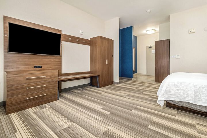 Room 51 of 348