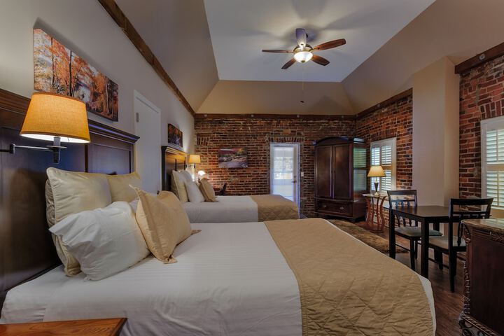 Grass Valley Courtyard Suites