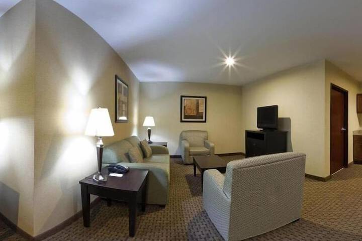 Hyatt House Bentonville / Rogers
