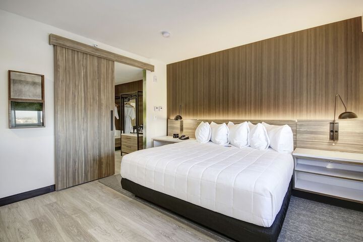 Room 32 of 51