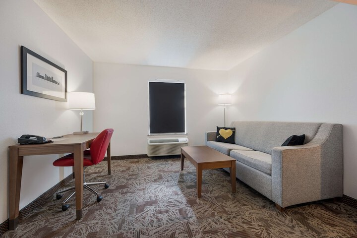 Room 21 of 34