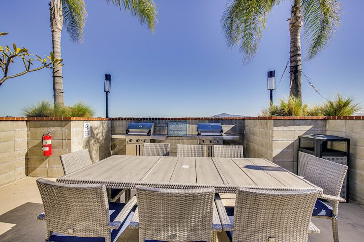 By Seaport Village & Navy Base! Chic Condo w / Pool