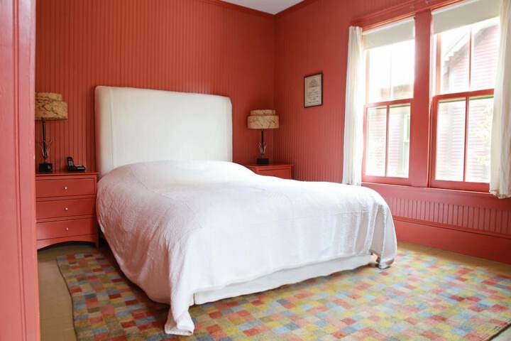Room 52 of 104