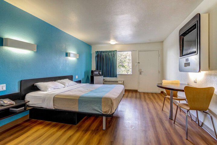 Motel 6 Waco TX - Lacy Lakeview