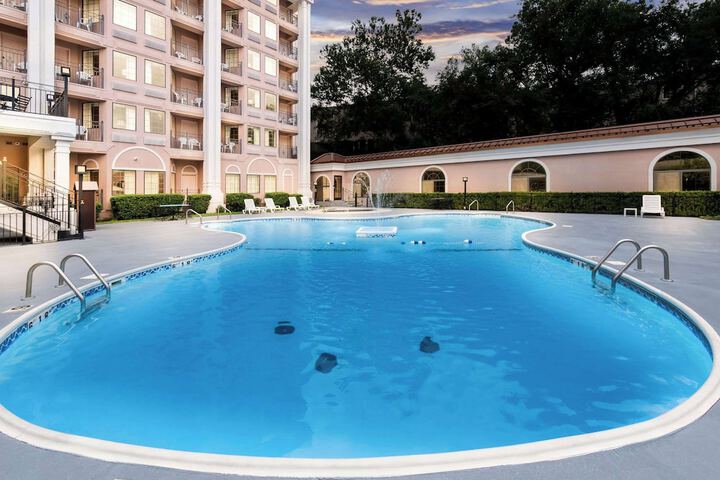 Hotel 9 of 73