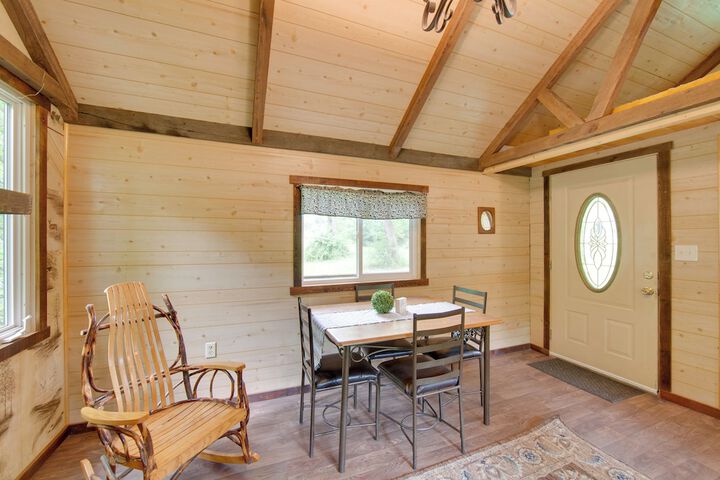 Tranquil Creekside Cabin in Dutch Country!