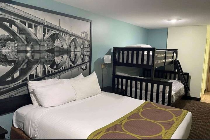 Room 7 of 18