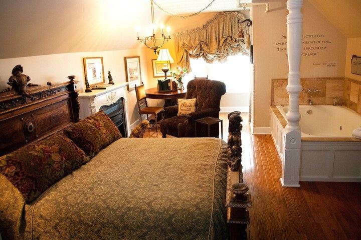 Room 10 of 48