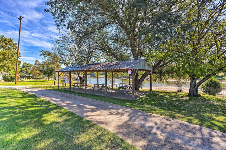 Walk to Cedar Creek Reservoir: Home w / Fire Pit!