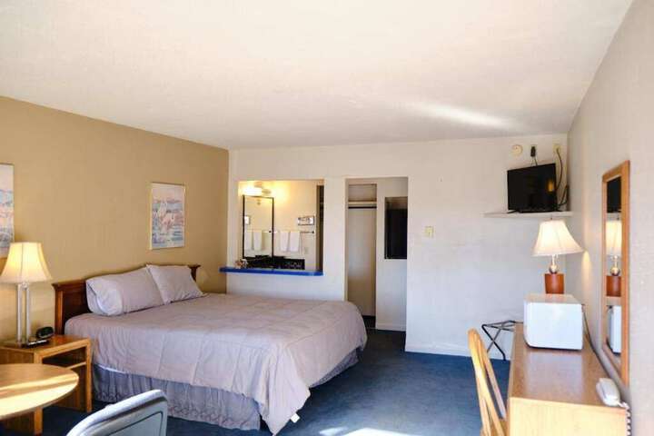 Room 17 of 37