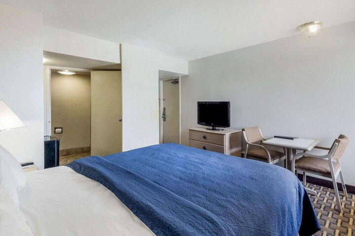 Room 17 of 42