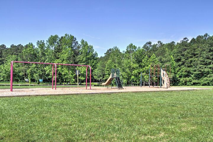 Pool Access + Fire Pit: Ocean Pines Retreat!