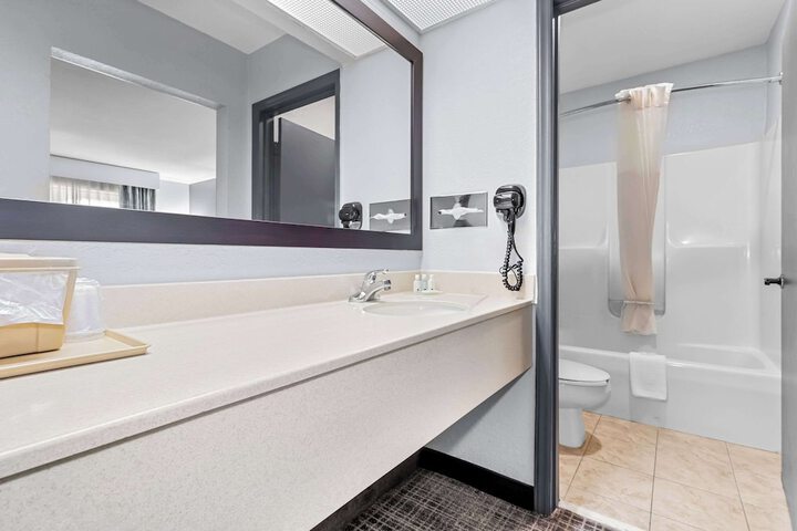 Room 14 of 42